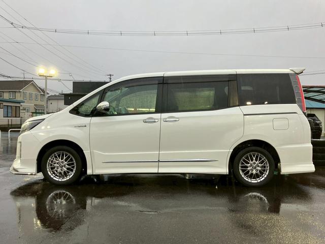 ノア ハイブリッドＳｉ　ダブルバイビー　純正９インチナビ／フルモデリスタ／ハーフレザーシート／ＬＥＤヘッドライト／両側電動スライドドア／フォグランプ／シートヒーター（12枚目）