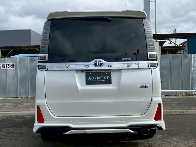 ヴォクシー ハイブリッドＺＳ　煌ＩＩＩ　純正ディスプレイナビ　バックカメラ　フルセグ　モデリスタフルエアロ　クルコン　Ｗエアコン　シートヒーター　ＥＴＣ　電動格納ミラー　オートライト　ステリモ　衝突軽減　レーンキープ　横滑り防止　エアバッグ（6枚目）