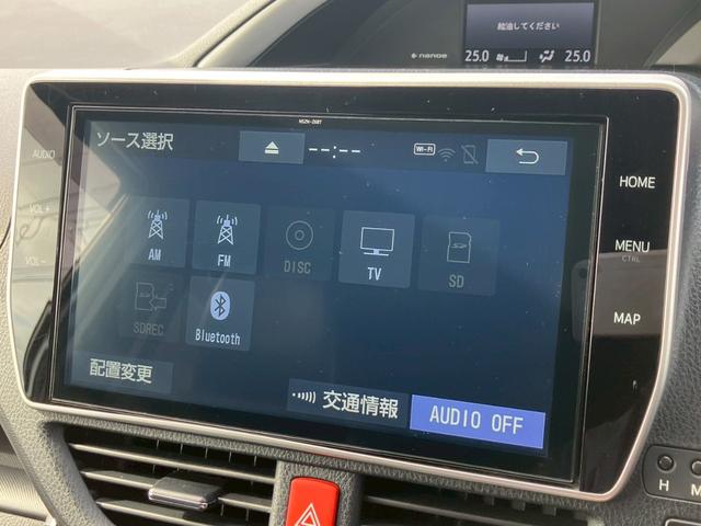 ヴォクシー ハイブリッドＺＳ　煌ＩＩＩ　純正ディスプレイナビ　バックカメラ　フルセグ　モデリスタフルエアロ　クルコン　Ｗエアコン　シートヒーター　ＥＴＣ　電動格納ミラー　オートライト　ステリモ　衝突軽減　レーンキープ　横滑り防止　エアバッグ（11枚目）