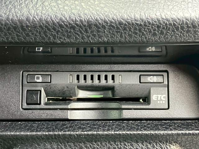 ヴォクシー ハイブリッドＺＳ　煌ＩＩＩ　純正ディスプレイナビ　バックカメラ　フルセグ　モデリスタフルエアロ　クルコン　Ｗエアコン　シートヒーター　ＥＴＣ　電動格納ミラー　オートライト　ステリモ　衝突軽減　レーンキープ　横滑り防止　エアバッグ（18枚目）