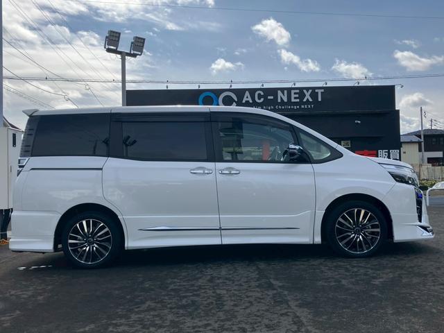 ヴォクシー ハイブリッドＺＳ　煌ＩＩＩ　純正ディスプレイナビ　バックカメラ　フルセグ　モデリスタフルエアロ　クルコン　Ｗエアコン　シートヒーター　ＥＴＣ　電動格納ミラー　オートライト　ステリモ　衝突軽減　レーンキープ　横滑り防止　エアバッグ（21枚目）