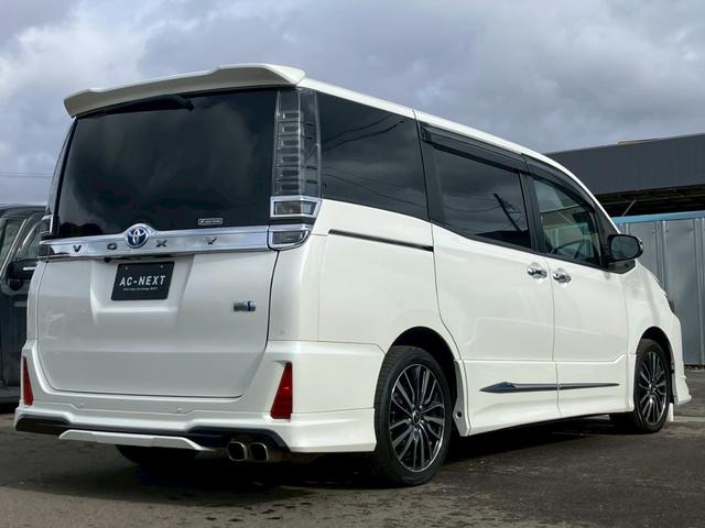 ヴォクシー ハイブリッドＺＳ　煌ＩＩＩ　純正ディスプレイナビ　バックカメラ　フルセグ　モデリスタフルエアロ　クルコン　Ｗエアコン　シートヒーター　ＥＴＣ　電動格納ミラー　オートライト　ステリモ　衝突軽減　レーンキープ　横滑り防止　エアバッグ（22枚目）