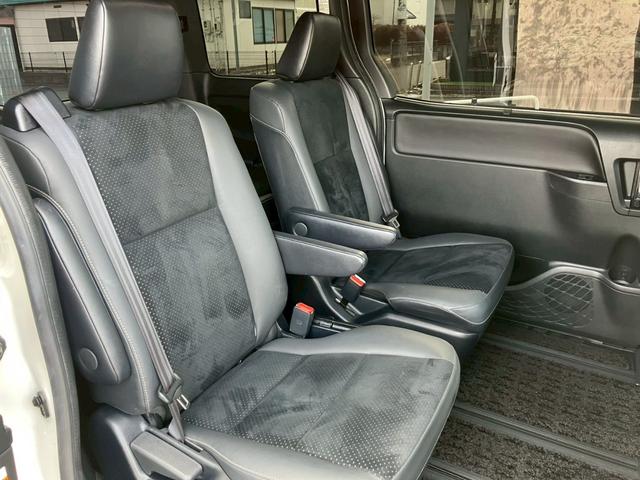 ヴォクシー ハイブリッドＺＳ　煌ＩＩＩ　純正ディスプレイナビ　バックカメラ　フルセグ　モデリスタフルエアロ　クルコン　Ｗエアコン　シートヒーター　ＥＴＣ　電動格納ミラー　オートライト　ステリモ　衝突軽減　レーンキープ　横滑り防止　エアバッグ（26枚目）