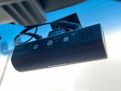 【ドライブレコーダー】愛車に取り付けることで映像と音声を記録してくれるドライブレコーダーは、事故の際に確かな証拠能力を発揮してくれます。 7
