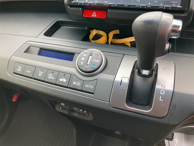 フリードハイブリッド ジャストセレクション　ＥＴＣ　バックカメラ　ナビ　ＴＶ　オートクルーズコントロール　両側電動スライドドア　ＨＩＤ　スマートキー　電動格納ミラー　３列シート　ウォークスルー　ＣＶＴ　アルミホイール　盗難防止システム（6枚目）