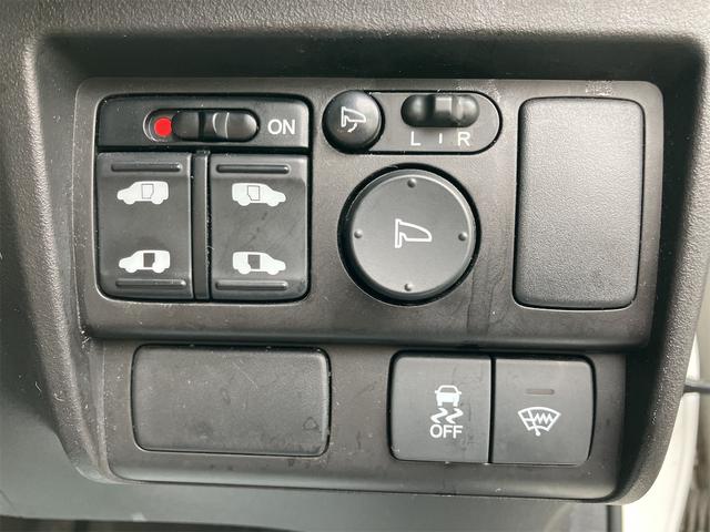 フリードハイブリッド ジャストセレクション　ＥＴＣ　バックカメラ　ナビ　ＴＶ　オートクルーズコントロール　両側電動スライドドア　ＨＩＤ　スマートキー　電動格納ミラー　３列シート　ウォークスルー　ＣＶＴ　アルミホイール　盗難防止システム（8枚目）