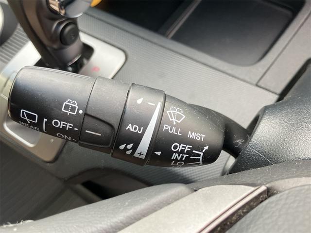 フリードハイブリッド ジャストセレクション　ＥＴＣ　バックカメラ　ナビ　ＴＶ　オートクルーズコントロール　両側電動スライドドア　ＨＩＤ　スマートキー　電動格納ミラー　３列シート　ウォークスルー　ＣＶＴ　アルミホイール　盗難防止システム（10枚目）