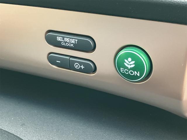 フリードハイブリッド ジャストセレクション　ＥＴＣ　バックカメラ　ナビ　ＴＶ　オートクルーズコントロール　両側電動スライドドア　ＨＩＤ　スマートキー　電動格納ミラー　３列シート　ウォークスルー　ＣＶＴ　アルミホイール　盗難防止システム（11枚目）