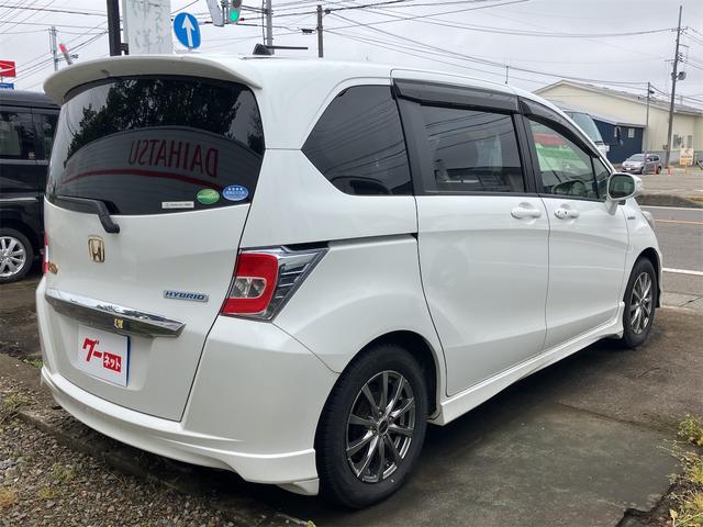 フリードハイブリッド ジャストセレクション　ＥＴＣ　バックカメラ　ナビ　ＴＶ　オートクルーズコントロール　両側電動スライドドア　ＨＩＤ　スマートキー　電動格納ミラー　３列シート　ウォークスルー　ＣＶＴ　アルミホイール　盗難防止システム（15枚目）