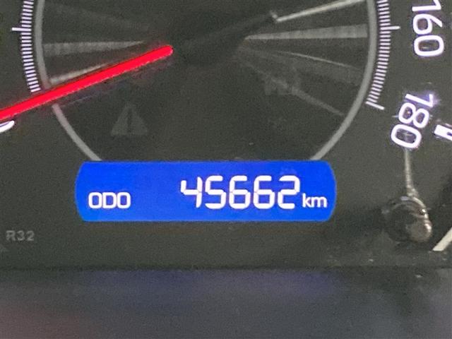 ヴォクシー Ｖ　フルセグ　メモリーナビ　ＤＶＤ再生　バックカメラ　衝突被害軽減システム　ＥＴＣ　ドラレコ　両側電動スライド　ＬＥＤヘッドランプ　ウオークスルー　乗車定員７人　３列シート　アイドリングストップ（10枚目）