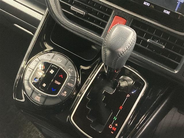 ヴォクシー Ｖ　フルセグ　メモリーナビ　ＤＶＤ再生　バックカメラ　衝突被害軽減システム　ＥＴＣ　ドラレコ　両側電動スライド　ＬＥＤヘッドランプ　ウオークスルー　乗車定員７人　３列シート　アイドリングストップ（18枚目）