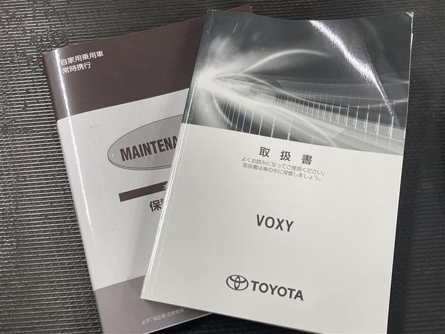 ヴォクシー Ｖ　フルセグ　メモリーナビ　ＤＶＤ再生　バックカメラ　衝突被害軽減システム　ＥＴＣ　ドラレコ　両側電動スライド　ＬＥＤヘッドランプ　ウオークスルー　乗車定員７人　３列シート　アイドリングストップ（33枚目）