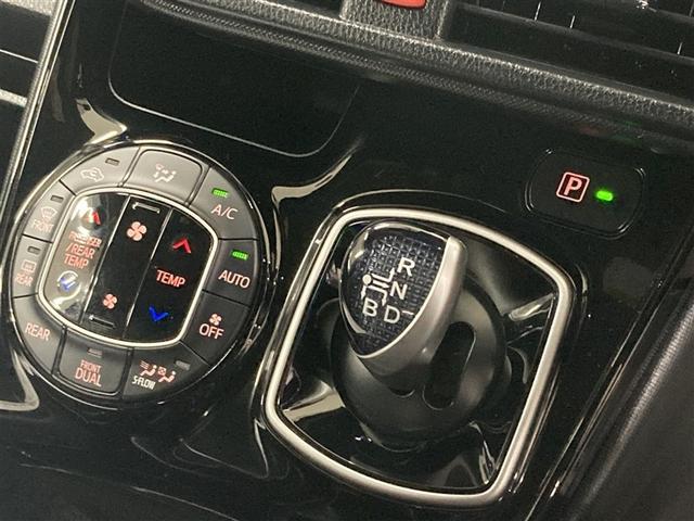 ���삵�₷���C���p�l�V�t�g�A���R�ȓ����ő���ł���悤�Ƀn���h���ɋ߂��|�W�V�����ɃV�t�g���o�[��z�u���Ă��܂��B