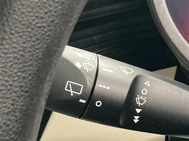 �J�̓��ȂǂɊ��􂷂�t�����g���C�p�[�ƌ�����E�m�ۂ̂��߂̃������C�p�[�̍쓮�X�C�b�`