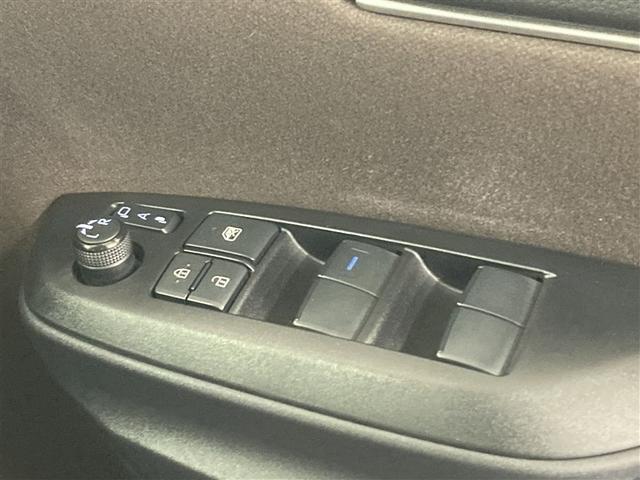 �i�[�������R���h�A�~���[�ƁA�p���[�E�B���h�E�}�X�^�[�X�C�b�`�ł��B�ԓ��̊��C���^�]�Ȃ���ȒP�ɍs���܂��B