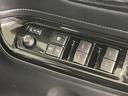 格納式リモコンドアミラーと、パワーウィンドウマスタースイッチです。車内の換気も運転席から簡単に行えます。