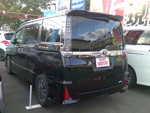 ヴォクシー ＺＳ　４ＷＤ　ＥＴＣ　バックカメラ　ナビ　両側電動スライドドア　ＬＥＤヘッドランプ　スマートキー　アイドリングストップ　電動格納ミラー　３列シート　ウォークスルー　ＣＶＴ　アルミホイール　盗難防止システム（17枚目）
