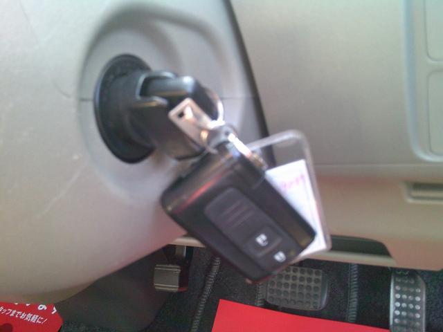 タント X 4WD スライドドア キーレスエントリー ベンチシート AT 盗難防止システム ABS CD アルミホイール 衝突安全ボディ エアコン パワーステアリング パワーウィンドウ 運転席エアバッグ(5枚目)