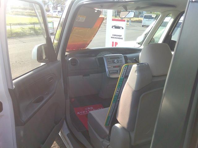 タント X 4WD スライドドア キーレスエントリー ベンチシート AT 盗難防止システム ABS CD アルミホイール 衝突安全ボディ エアコン パワーステアリング パワーウィンドウ 運転席エアバッグ(6枚目)