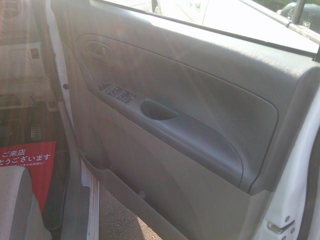 タント X 4WD スライドドア キーレスエントリー ベンチシート AT 盗難防止システム ABS CD アルミホイール 衝突安全ボディ エアコン パワーステアリング パワーウィンドウ 運転席エアバッグ(11枚目)