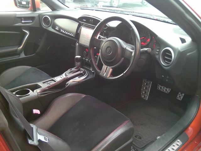 86 GTリミテッド 車高調 TRDマフラー HKSスーパーチャージャー ETC バックカメラ TV AT HIDヘッドランプ スマートキー アルミホイール 盗難防止システム 衝突安全ボディ ABS ESC(2枚目)