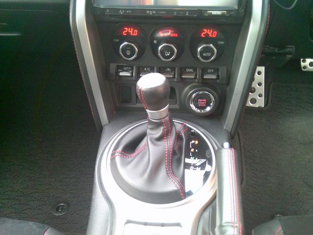 86 GTリミテッド 車高調 TRDマフラー HKSスーパーチャージャー ETC バックカメラ TV AT HIDヘッドランプ スマートキー アルミホイール 盗難防止システム 衝突安全ボディ ABS ESC(6枚目)