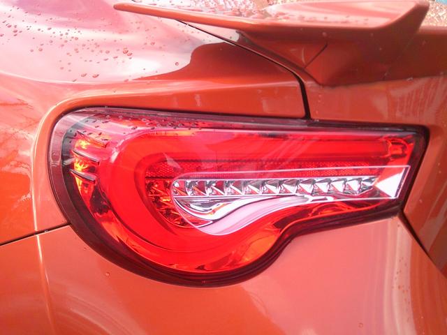 86 GTリミテッド 車高調 TRDマフラー HKSスーパーチャージャー ETC バックカメラ TV AT HIDヘッドランプ スマートキー アルミホイール 盗難防止システム 衝突安全ボディ ABS ESC(17枚目)