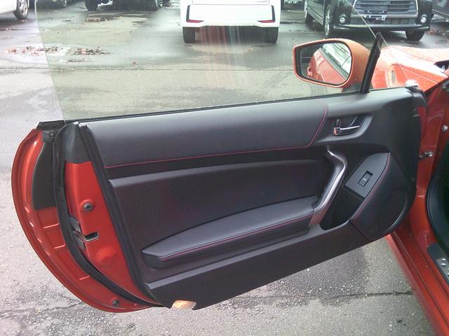 86 GTリミテッド 車高調 TRDマフラー HKSスーパーチャージャー ETC バックカメラ TV AT HIDヘッドランプ スマートキー アルミホイール 盗難防止システム 衝突安全ボディ ABS ESC(25枚目)