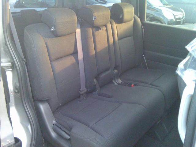 ステップワゴンスパーダ Ｚ　４ＷＤ　ドライブレコーダー　ＥＴＣ　バックカメラ　ナビ　両側電動スライドドア　ＨＩＤ　スマートキー　アイドリングストップ　３列シート　ＣＶＴ　アルミホイール　盗難防止システム　衝突安全ボディ　ＡＢＳ（9枚目）