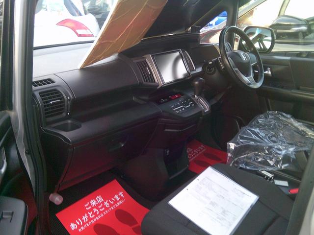 ステップワゴンスパーダ Ｚ　４ＷＤ　ドライブレコーダー　ＥＴＣ　バックカメラ　ナビ　両側電動スライドドア　ＨＩＤ　スマートキー　アイドリングストップ　３列シート　ＣＶＴ　アルミホイール　盗難防止システム　衝突安全ボディ　ＡＢＳ（10枚目）
