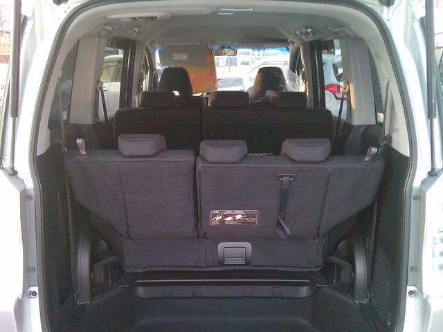 ステップワゴンスパーダ Ｚ　４ＷＤ　ドライブレコーダー　ＥＴＣ　バックカメラ　ナビ　両側電動スライドドア　ＨＩＤ　スマートキー　アイドリングストップ　３列シート　ＣＶＴ　アルミホイール　盗難防止システム　衝突安全ボディ　ＡＢＳ（18枚目）