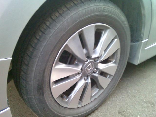 ステップワゴンスパーダ Ｚ　４ＷＤ　ドライブレコーダー　ＥＴＣ　バックカメラ　ナビ　両側電動スライドドア　ＨＩＤ　スマートキー　アイドリングストップ　３列シート　ＣＶＴ　アルミホイール　盗難防止システム　衝突安全ボディ　ＡＢＳ（20枚目）