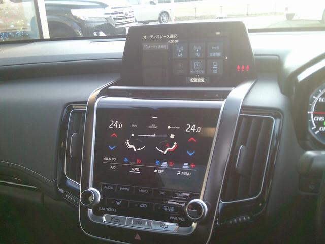 クラウンハイブリッド ＲＳアドバンス　Ｆｏｕｒ　４ＷＤ　ドライブレコーダー　ＥＴＣ　クリアランスソナー　レーンアシスト　オートクルーズコントロール　衝突被害軽減システム　バックカメラ　ナビ　アルミホイール　オートマチックハイビーム（2枚目）