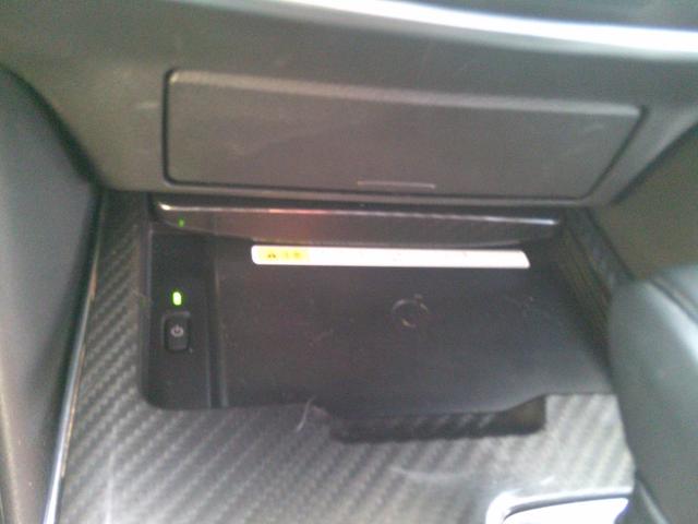 クラウンハイブリッド ＲＳアドバンス　Ｆｏｕｒ　４ＷＤ　ドライブレコーダー　ＥＴＣ　クリアランスソナー　レーンアシスト　オートクルーズコントロール　衝突被害軽減システム　バックカメラ　ナビ　アルミホイール　オートマチックハイビーム（4枚目）