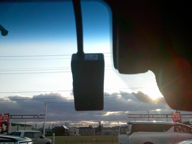 クラウンハイブリッド ＲＳアドバンス　Ｆｏｕｒ　４ＷＤ　ドライブレコーダー　ＥＴＣ　クリアランスソナー　レーンアシスト　オートクルーズコントロール　衝突被害軽減システム　バックカメラ　ナビ　アルミホイール　オートマチックハイビーム（7枚目）