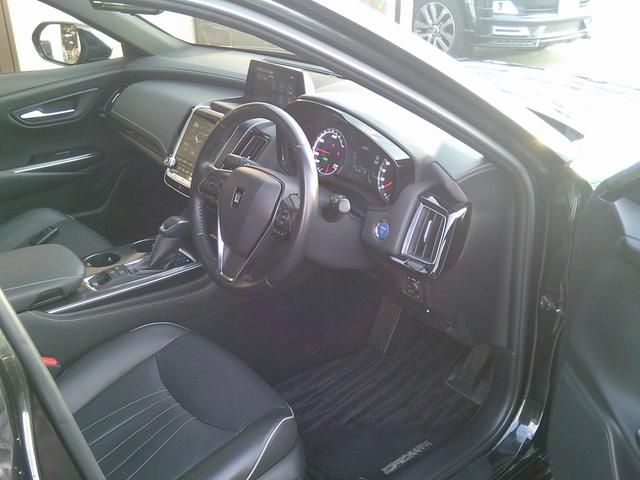 クラウンハイブリッド ＲＳアドバンス　Ｆｏｕｒ　４ＷＤ　ドライブレコーダー　ＥＴＣ　クリアランスソナー　レーンアシスト　オートクルーズコントロール　衝突被害軽減システム　バックカメラ　ナビ　アルミホイール　オートマチックハイビーム（8枚目）