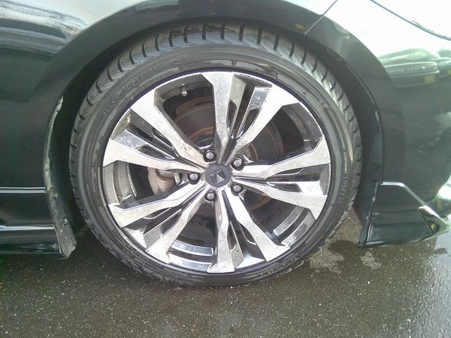 クラウンハイブリッド ＲＳアドバンス　Ｆｏｕｒ　４ＷＤ　ドライブレコーダー　ＥＴＣ　クリアランスソナー　レーンアシスト　オートクルーズコントロール　衝突被害軽減システム　バックカメラ　ナビ　アルミホイール　オートマチックハイビーム（19枚目）