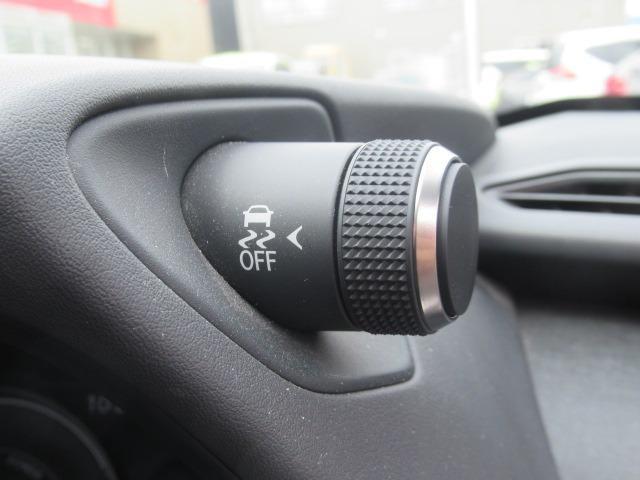 ＵＸ ＵＸ２５０ｈ　バージョンＬ　４ＷＤ／禁煙車／衝突軽減ブレーキ／全周囲カメラ／障害物センサ／シートエアコン／シートヒーター／ステアリングヒーター／電動リアゲート／純正アルミホイール／黒革シート／リアカメラ／ドアバイザー／ドラレコ（26枚目）
