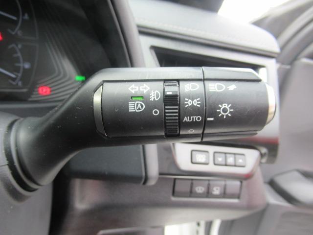 ＵＸ ＵＸ２５０ｈ　バージョンＬ　４ＷＤ／禁煙車／衝突軽減ブレーキ／全周囲カメラ／障害物センサ／シートエアコン／シートヒーター／ステアリングヒーター／電動リアゲート／純正アルミホイール／黒革シート／リアカメラ／ドアバイザー／ドラレコ（30枚目）