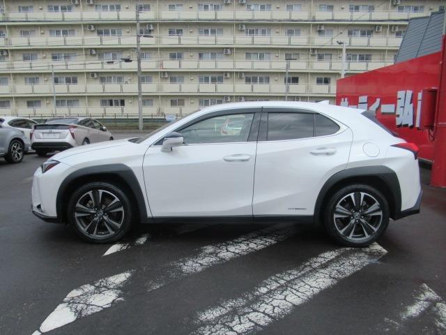 ＵＸ ＵＸ２５０ｈ　バージョンＬ　４ＷＤ／禁煙車／衝突軽減ブレーキ／全周囲カメラ／障害物センサ／シートエアコン／シートヒーター／ステアリングヒーター／電動リアゲート／純正アルミホイール／黒革シート／リアカメラ／ドアバイザー／ドラレコ（40枚目）