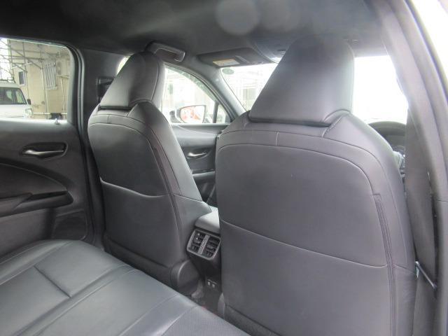ＵＸ ＵＸ２５０ｈ　バージョンＬ　４ＷＤ／禁煙車／衝突軽減ブレーキ／全周囲カメラ／障害物センサ／シートエアコン／シートヒーター／ステアリングヒーター／電動リアゲート／純正アルミホイール／黒革シート／リアカメラ／ドアバイザー／ドラレコ（53枚目）