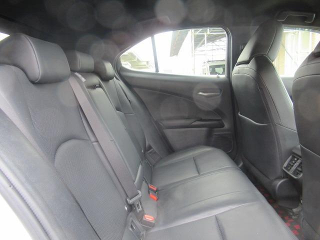 ＵＸ ＵＸ２５０ｈ　バージョンＬ　４ＷＤ／禁煙車／衝突軽減ブレーキ／全周囲カメラ／障害物センサ／シートエアコン／シートヒーター／ステアリングヒーター／電動リアゲート／純正アルミホイール／黒革シート／リアカメラ／ドアバイザー／ドラレコ（54枚目）