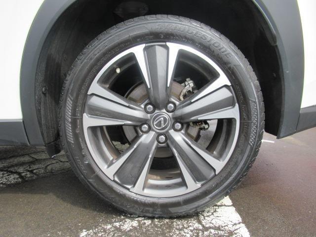 ＵＸ ＵＸ２５０ｈ　バージョンＬ　４ＷＤ／禁煙車／衝突軽減ブレーキ／全周囲カメラ／障害物センサ／シートエアコン／シートヒーター／ステアリングヒーター／電動リアゲート／純正アルミホイール／黒革シート／リアカメラ／ドアバイザー／ドラレコ（70枚目）