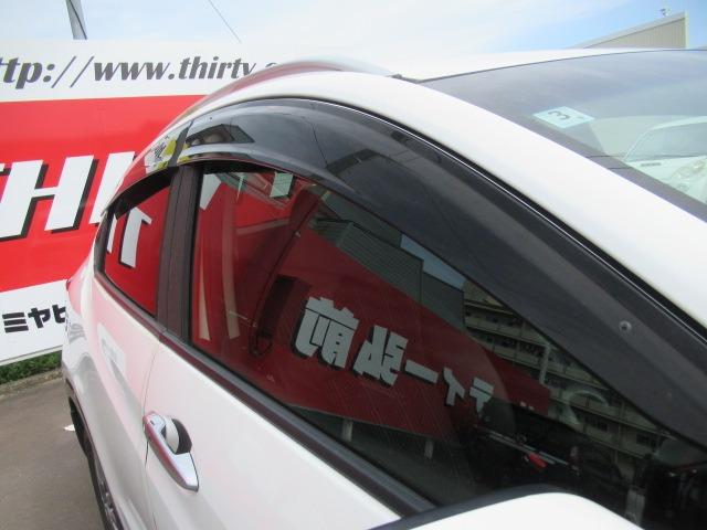 ヴェゼル ハイブリッドＸ・Ｌパッケージ　４ＷＤ／禁煙車／寒冷地仕様／衝突軽減ブレーキ／ドライブレコーダー／社外ＳＤナビ／フルセグ／シートヒーター／レーダー探知機／セパレート型スピーカー／ドアバイザー／社外アルミホイール／ワイパーデアイサー（49枚目）