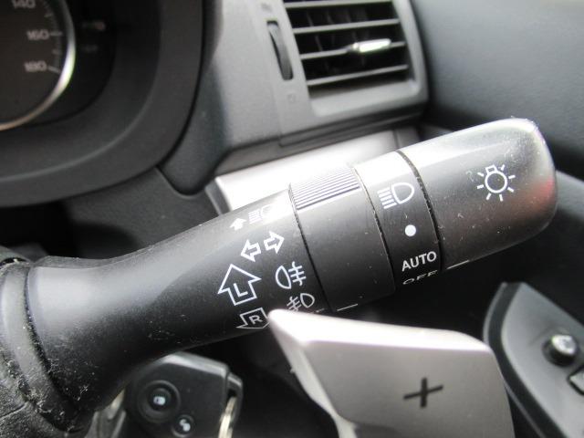 ＸＶ ２．０ｉ　４ＷＤ／禁煙車／ＳＤナビ／フルセグ／ＨＩＤヘッドライト／ＥＴＣ／Ｂｌｕｅｔｏｏｔｈ／ドアバイザー／フォグライト／純正アルミホイール／キーレスキー／アイドリングストップ／横滑り防止装置／パドルシフト（28枚目）