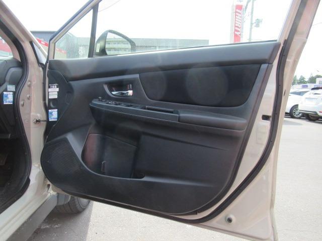 ＸＶ ２．０ｉ　４ＷＤ／禁煙車／ＳＤナビ／フルセグ／ＨＩＤヘッドライト／ＥＴＣ／Ｂｌｕｅｔｏｏｔｈ／ドアバイザー／フォグライト／純正アルミホイール／キーレスキー／アイドリングストップ／横滑り防止装置／パドルシフト（49枚目）