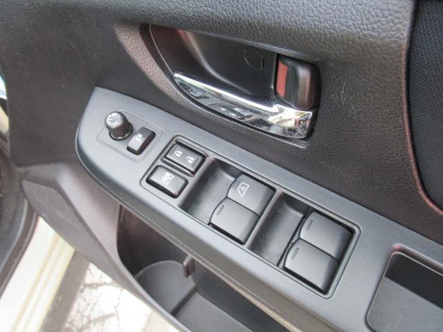 ＸＶ ２．０ｉ　４ＷＤ／禁煙車／ＳＤナビ／フルセグ／ＨＩＤヘッドライト／ＥＴＣ／Ｂｌｕｅｔｏｏｔｈ／ドアバイザー／フォグライト／純正アルミホイール／キーレスキー／アイドリングストップ／横滑り防止装置／パドルシフト（50枚目）