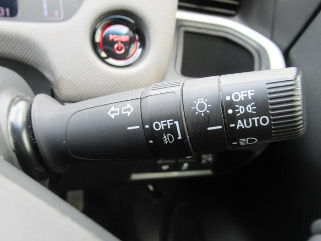 フィット ｅ：ＨＥＶクロスター　４ＷＤ／禁煙車／寒冷地仕様／衝突軽減ブレーキ／クリアランスソナー／レーダークルコン／純正ナビ／フルセグ／前後ドライブレコーダー／純正アルミホイール／ドアバイザー／バックカメラ／ＥＴＣ／ワイパーデアイサ（30枚目）