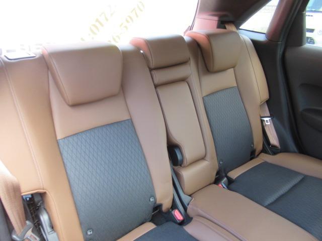 フィット ｅ：ＨＥＶリュクス　茶革シート／禁煙車／関東仕入れ／衝突軽減ブレーキ／寒冷地仕様／レーダークルコン／クリアランスソナー／純正ナビ／フルセグ／ワイパーデアイサー／ドアバイザー／シートヒーター／バックカメラ／ドラレコ／ＥＴＣ（5枚目）