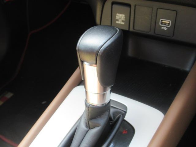 フィット ｅ：ＨＥＶリュクス　茶革シート／禁煙車／関東仕入れ／衝突軽減ブレーキ／寒冷地仕様／レーダークルコン／クリアランスソナー／純正ナビ／フルセグ／ワイパーデアイサー／ドアバイザー／シートヒーター／バックカメラ／ドラレコ／ＥＴＣ（13枚目）